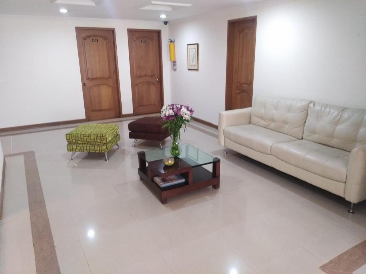 בוגוטה Hotel Casa La Riviera מראה חיצוני תמונה