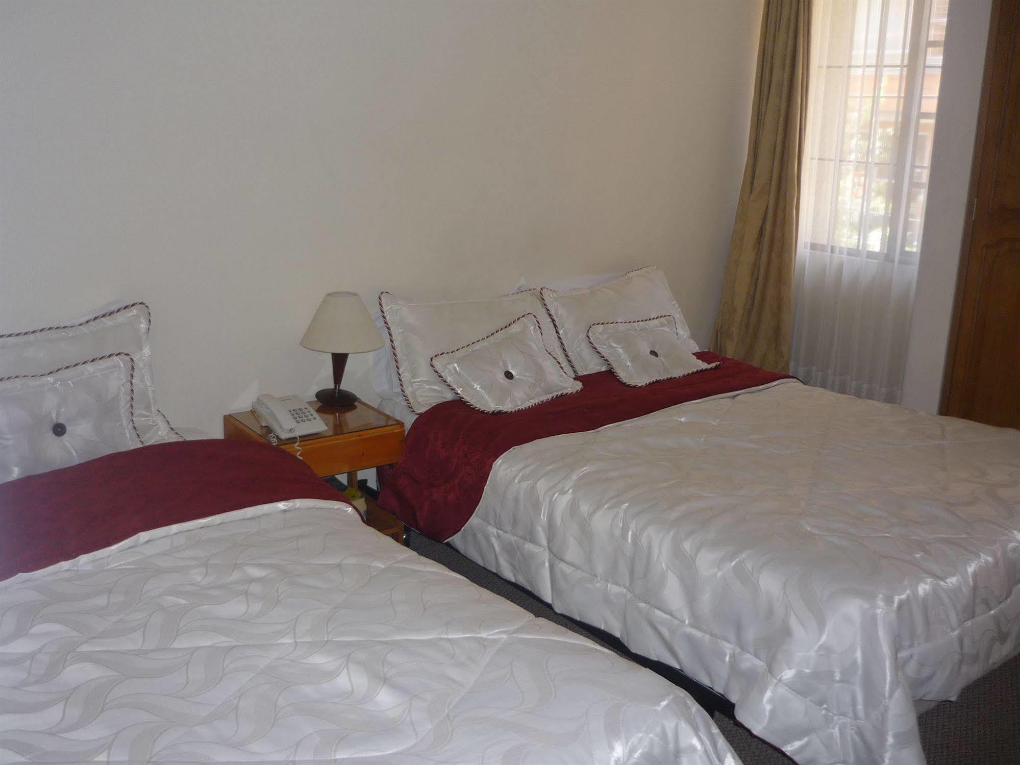 בוגוטה Hotel Casa La Riviera מראה חיצוני תמונה