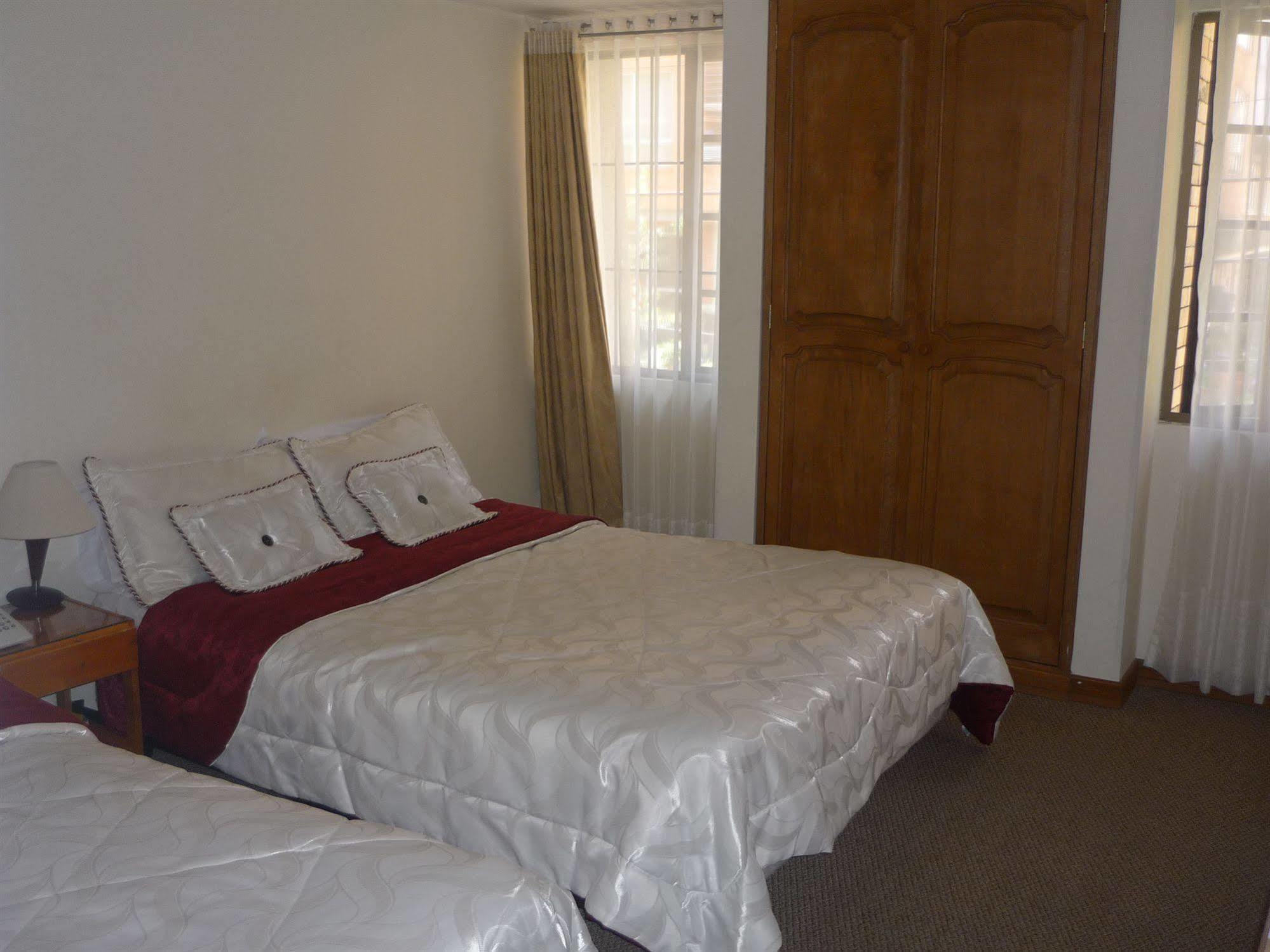 בוגוטה Hotel Casa La Riviera מראה חיצוני תמונה