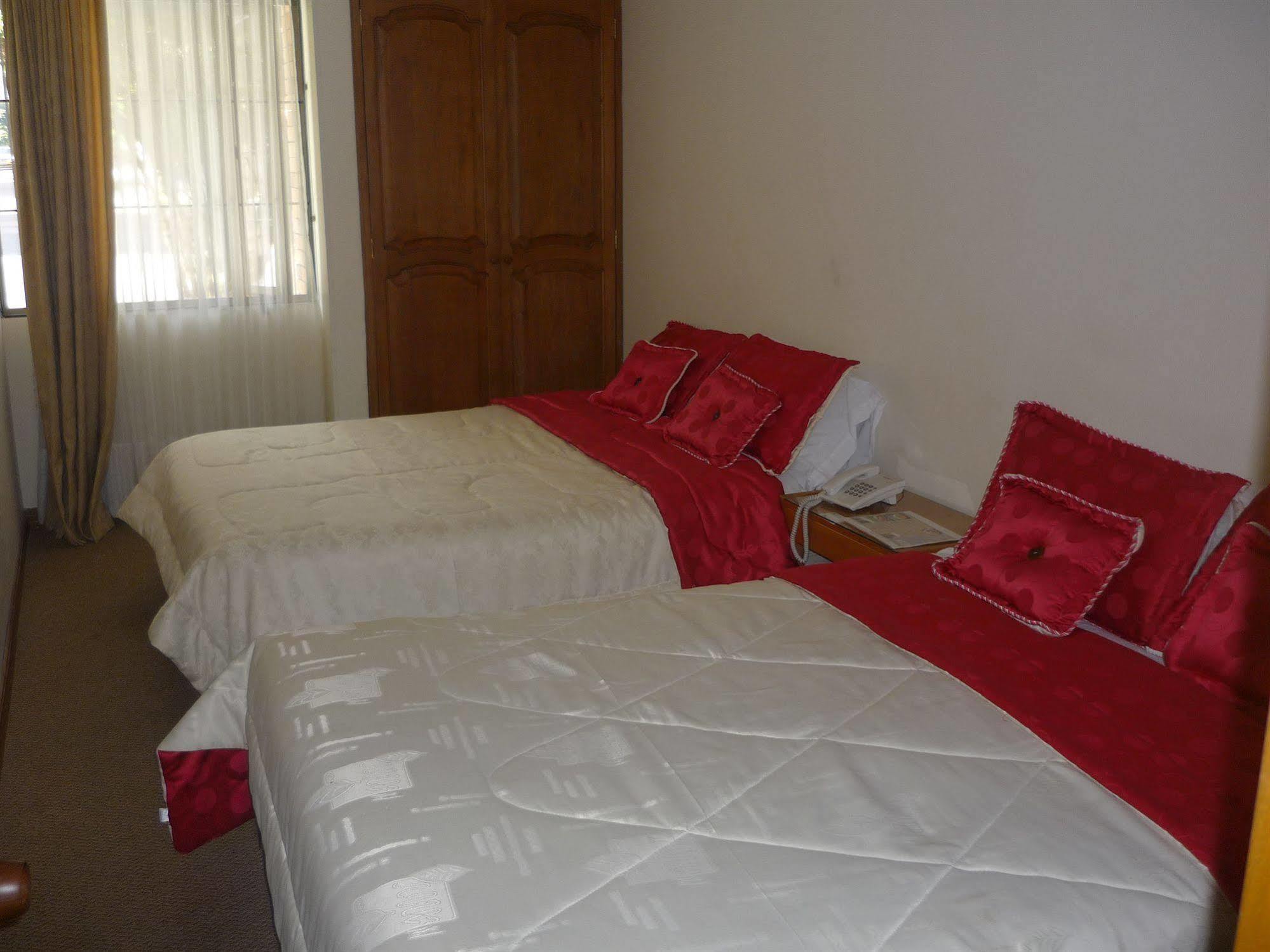 בוגוטה Hotel Casa La Riviera מראה חיצוני תמונה
